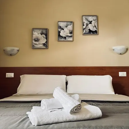 Robinia Hotel 3*