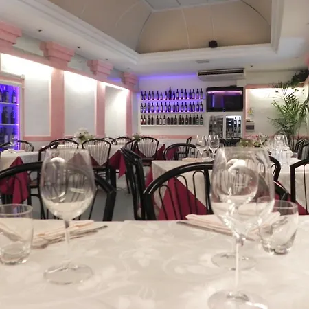 Robinia Hotel 3*
